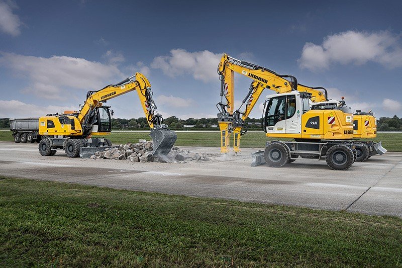 Fast and efficient Liebherr hydraulic excavators renovate taxiway at Hamburg Airport